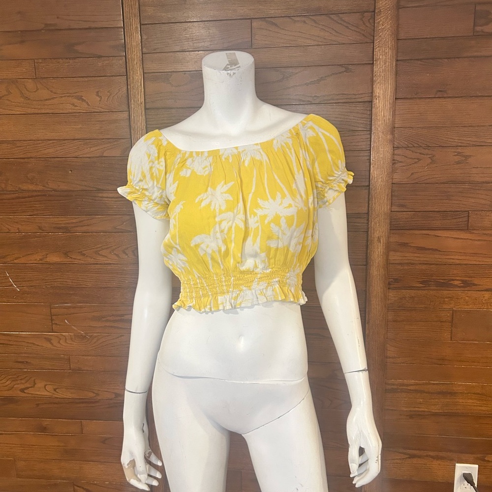 Forever 21. Size small. Crop top. Yellow Floral Off-Shoulder Top - Picture 2 of 5